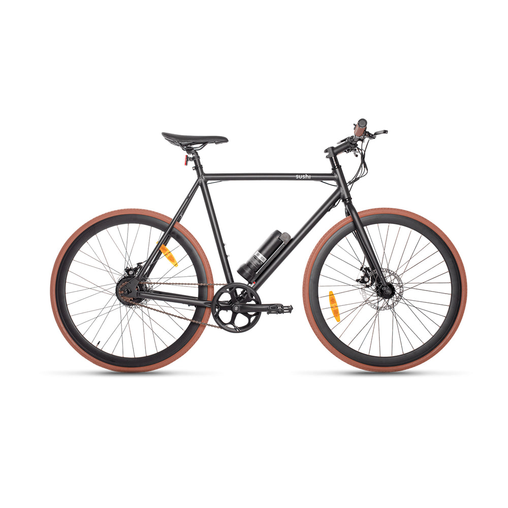 schwarzes Fahrrad mit braunen Reifen von SUSHI Bikes